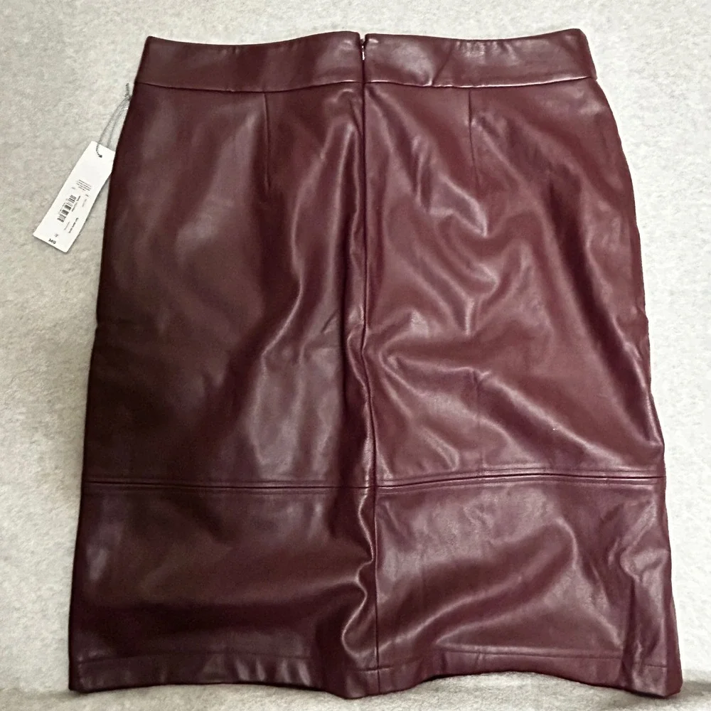 New Liz Claiborne Women's Burgundy Faux Leather Skirt Holidays Size‎ 12